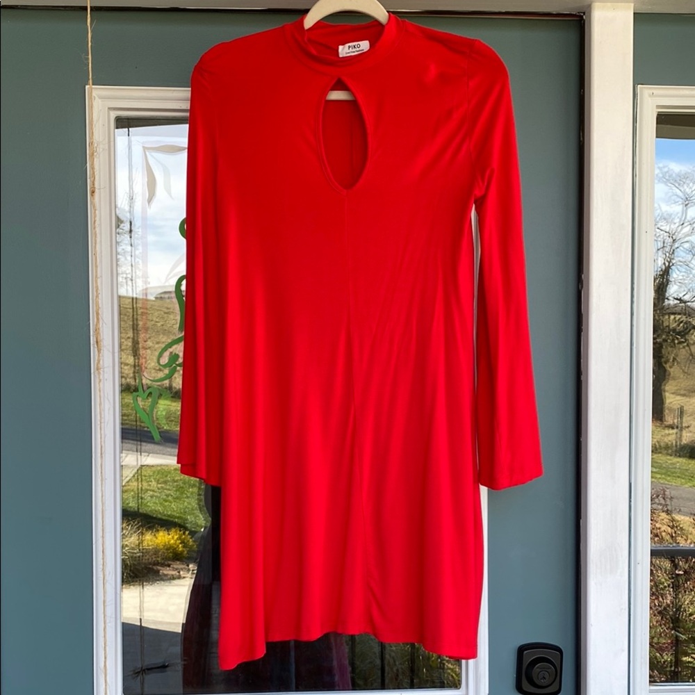 Piko Envi free fashion Red Long Sleeve Dress with Keyhole Neckline